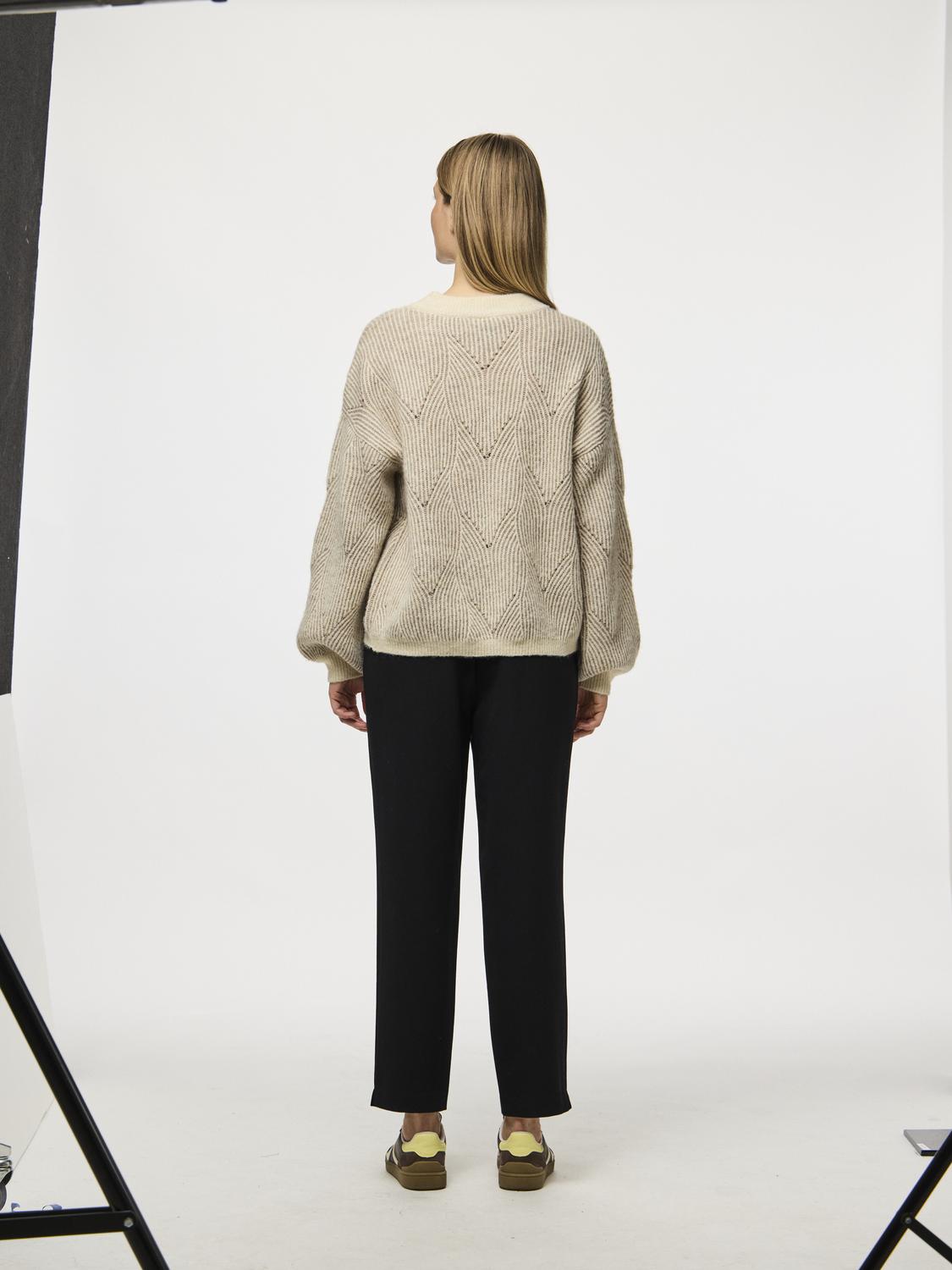 model_shot-back